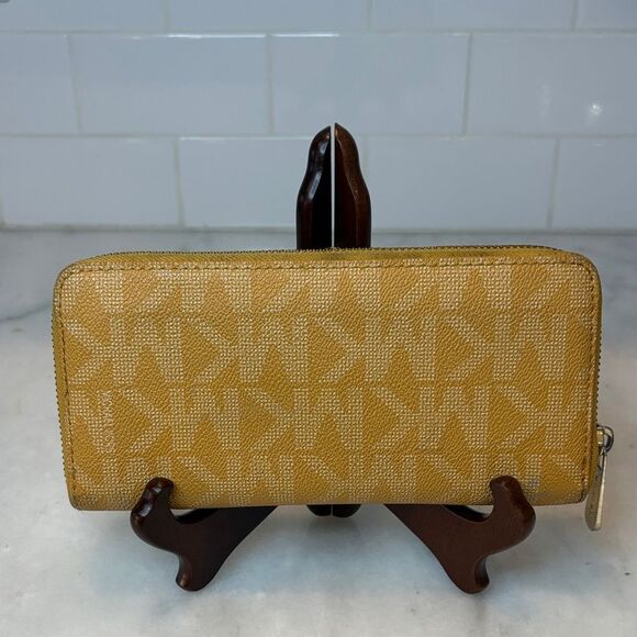 Michael Wallet Kors Yellow Signature Logo Saffiano Leather Full Zip Continental - Picture 4 of 16